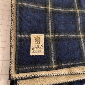 Woolrich Navy Plaid Wool and sherpa throw - 48x64
